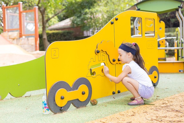 Vagón inkluzívny J2695 detské ihriská tematické herné zariadenia city obrázok fotografia